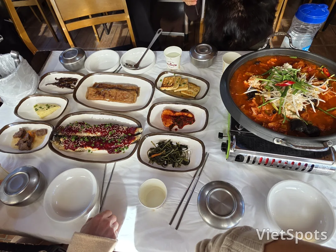 🇰🇷 Ngôi nhà mái ngói lớn ở Gangneung~ Lẩu đậu hũ Sundubu~