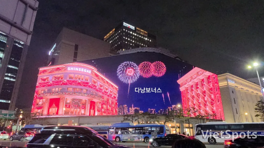🇰🇷Рождество, которым мы уже насладились благодаря медиафасаду🎄