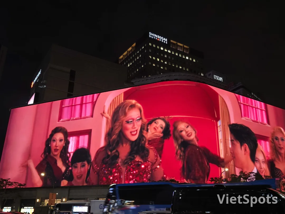 🇰🇷Рождество, которым мы уже насладились благодаря медиафасаду🎄
