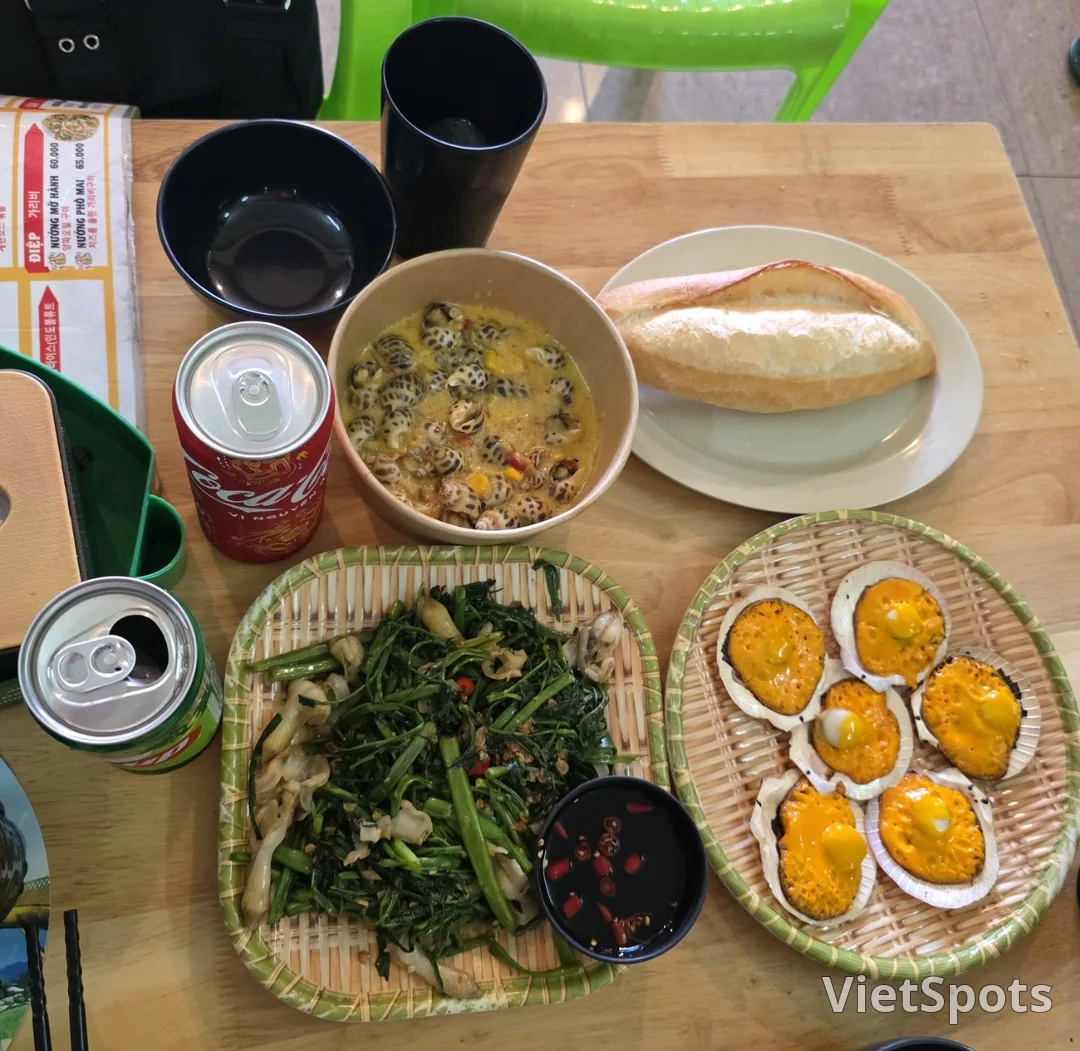 ✈️Hôm nay cũng đang mukbang nè~