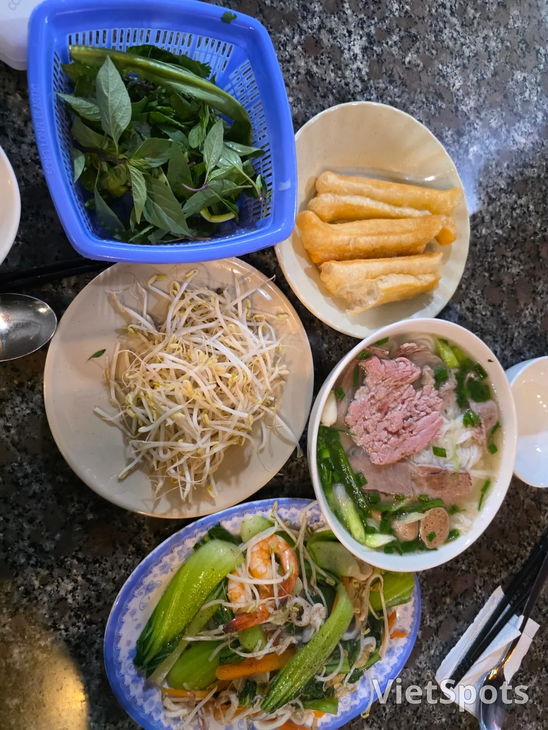 ๐ป๐ณ Three mothers and daughters' Da Nang trip_ Arriving at night! Going to eat pho, Go Go~
