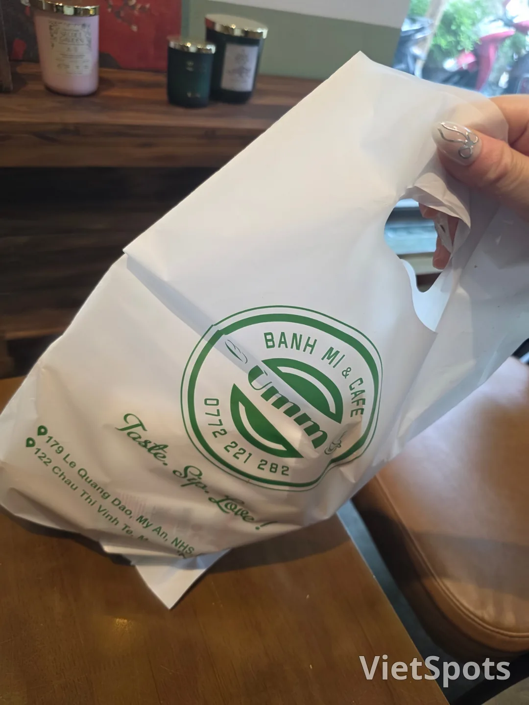 🇻🇳 Chuyến du lịch Đà Nẵng của ba mẹ con_ Quán bánh mì sạch sẽ Ùmm Banh Mi (Ùmm Banh Mi & Cafe - Chau Thi Vinh Te)