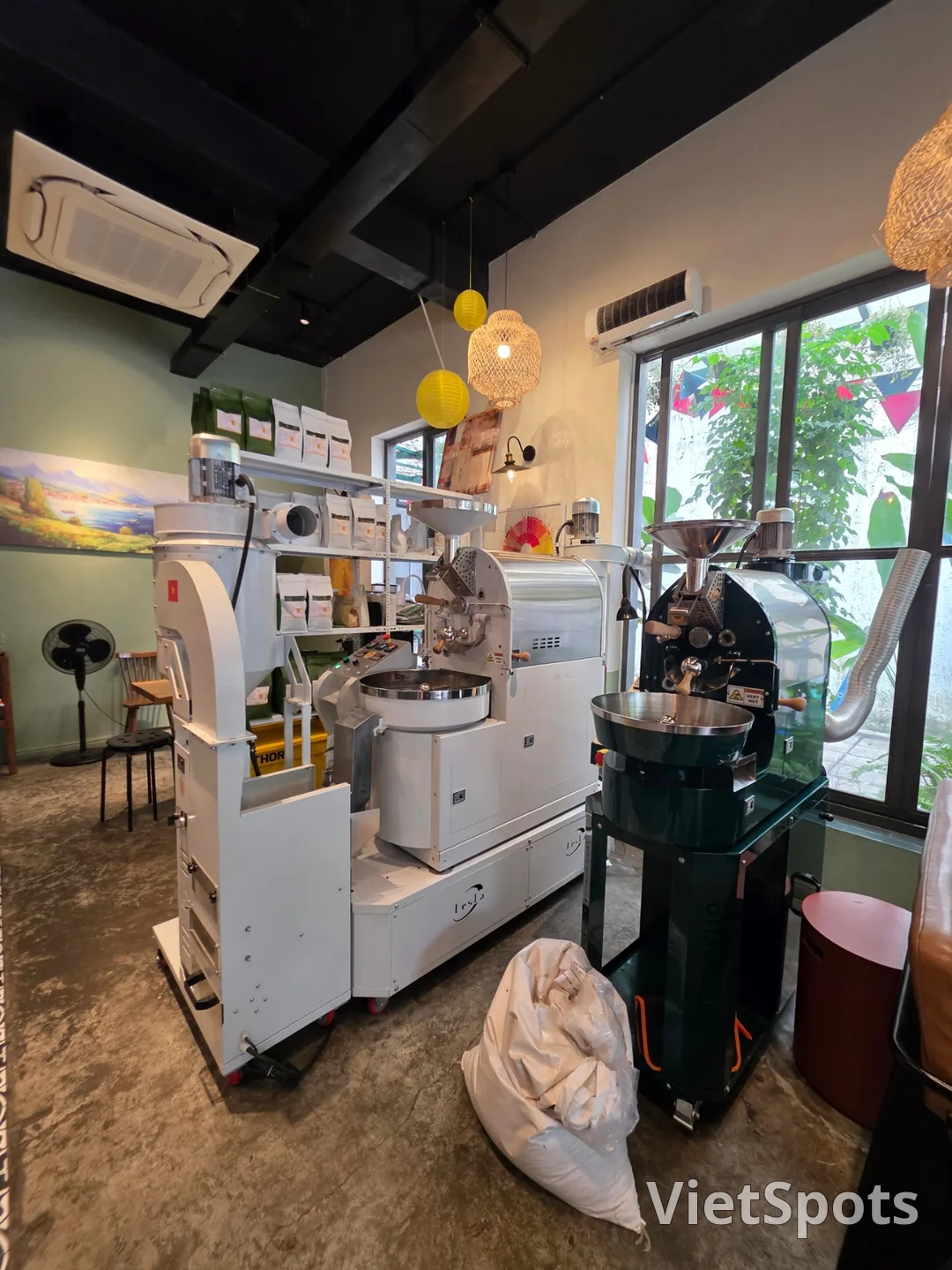 🇻🇳 Chuyến du lịch Đà Nẵng của ba mẹ con_ Quán bánh mì sạch sẽ Ùmm Banh Mi (Ùmm Banh Mi & Cafe - Chau Thi Vinh Te)