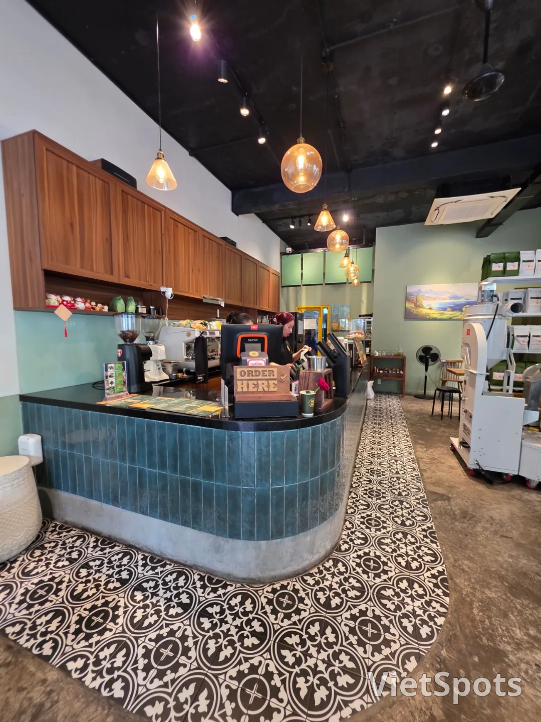 🇻🇳 Chuyến du lịch Đà Nẵng của ba mẹ con_ Quán bánh mì sạch sẽ Ùmm Banh Mi (Ùmm Banh Mi & Cafe - Chau Thi Vinh Te)