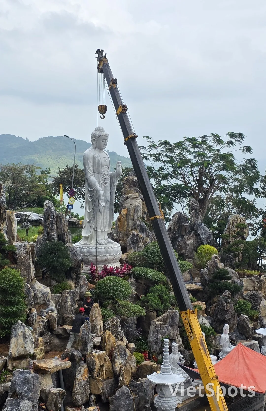 🇻🇳 Chuyến du lịch Đà Nẵng của mẹ và hai con gái_Chùa Yeongheungsa đang trong quá trình thi công