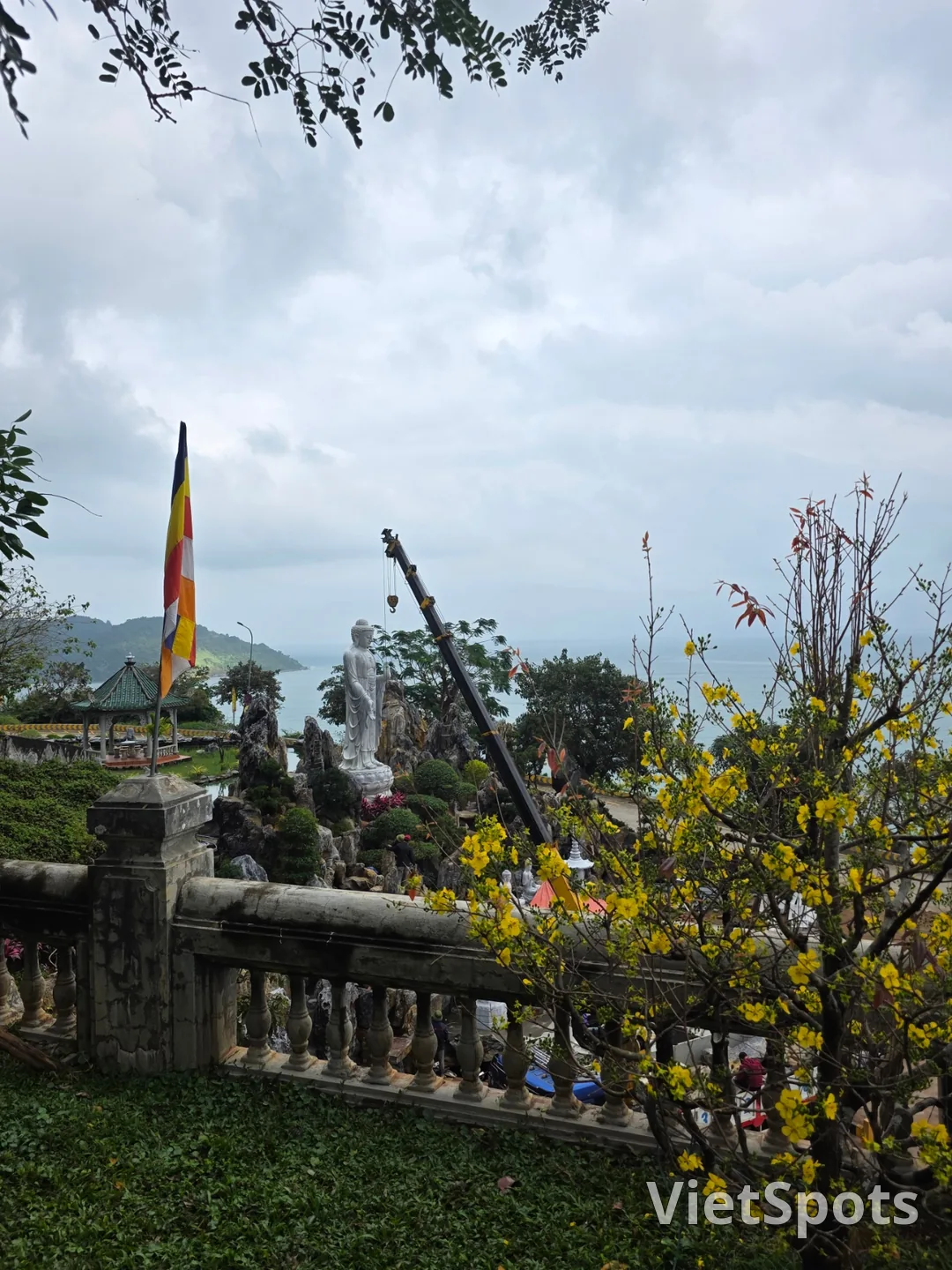 🇻🇳 Chuyến du lịch Đà Nẵng của mẹ và hai con gái_Chùa Yeongheungsa đang trong quá trình thi công