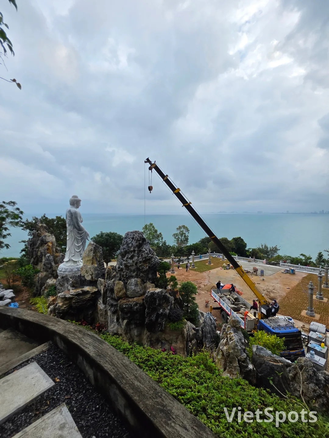 🇻🇳 Chuyến du lịch Đà Nẵng của mẹ và hai con gái_Chùa Yeongheungsa đang trong quá trình thi công