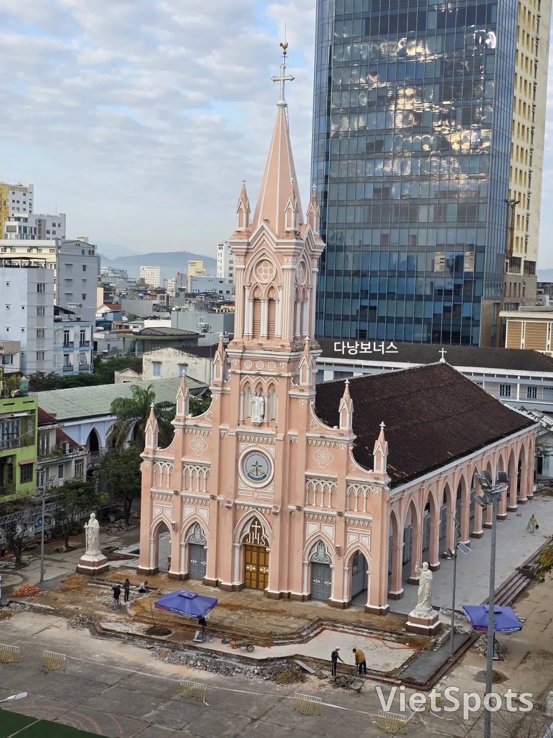 🇻🇳 母女三人峴港之旅_ 粉紅教堂也在施工中😱