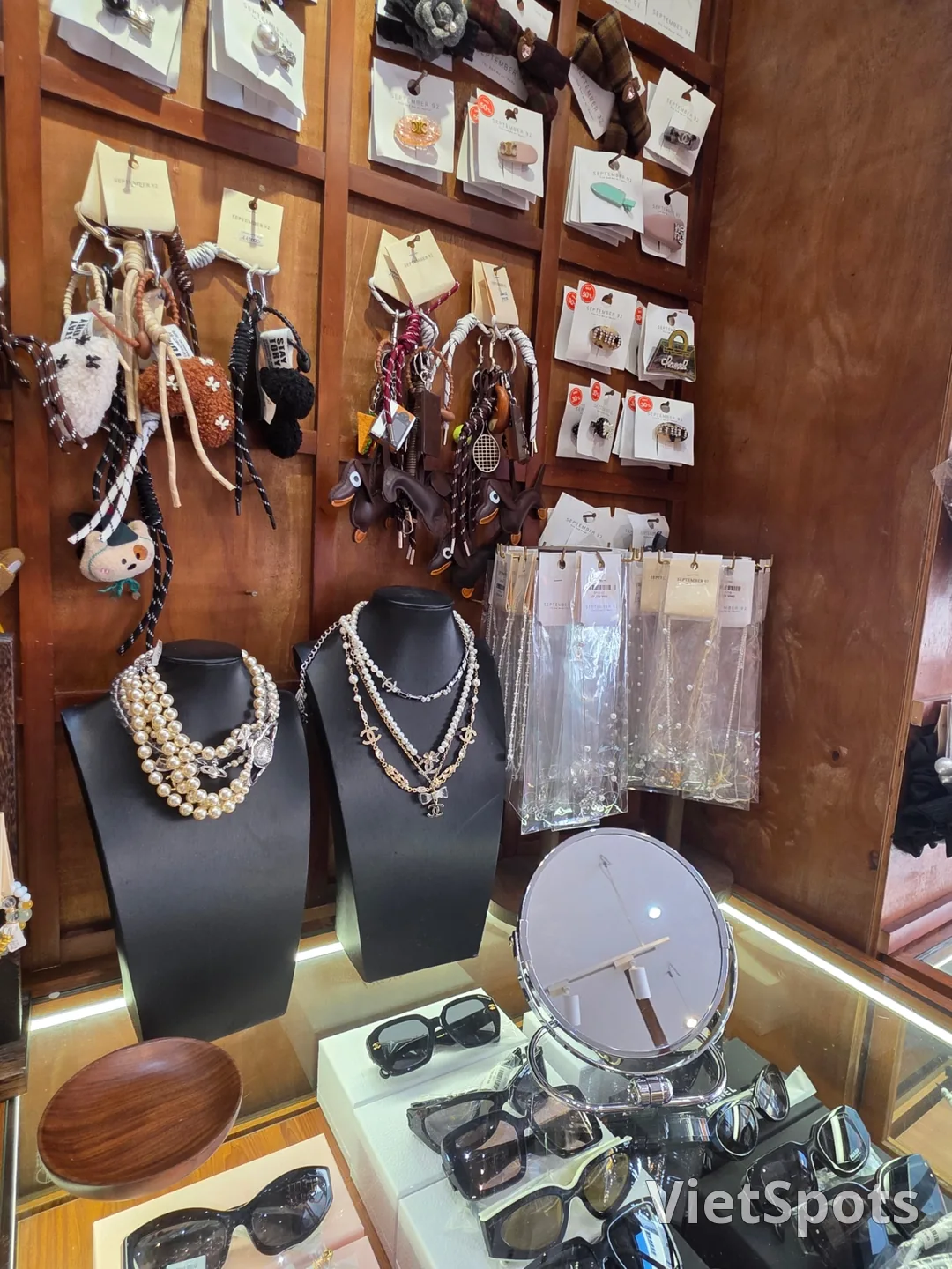 🇻🇳 Mother and two daughters' Da Nang trip _ Han Market accessory specialty store, September 92 Da Nang
