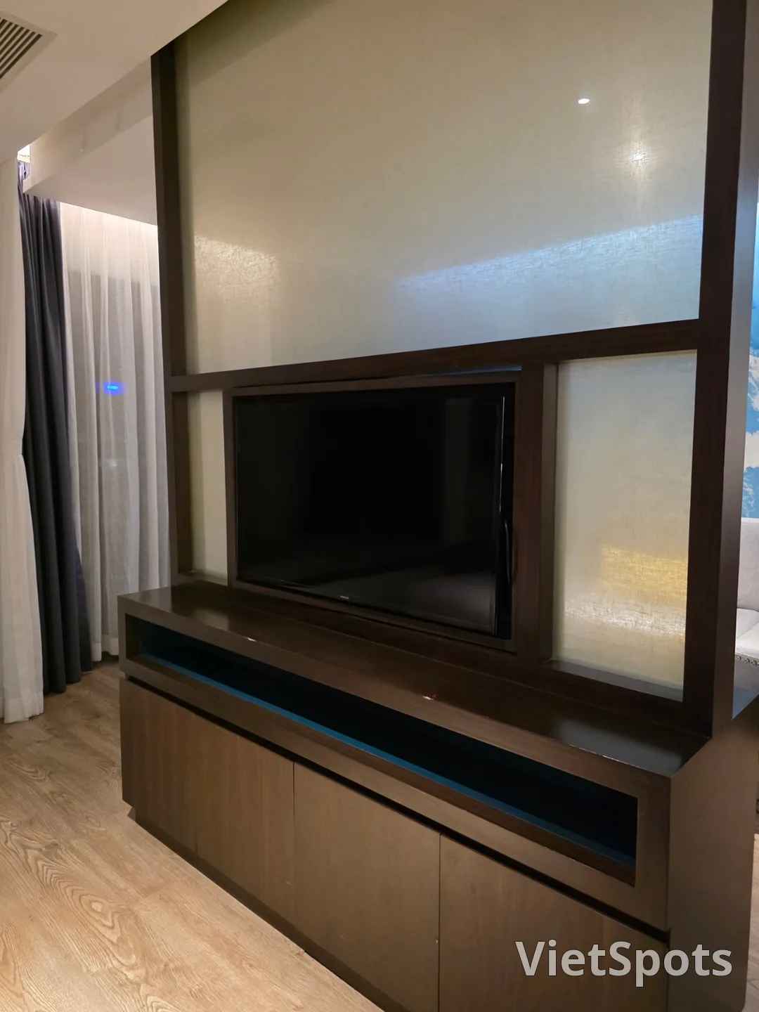 🇻🇳Поездка втроём с мамой и дочерьми в Дананг_ отель Satya 🏨 подробный обзор состояния номера-люкс с видом на церковь!!