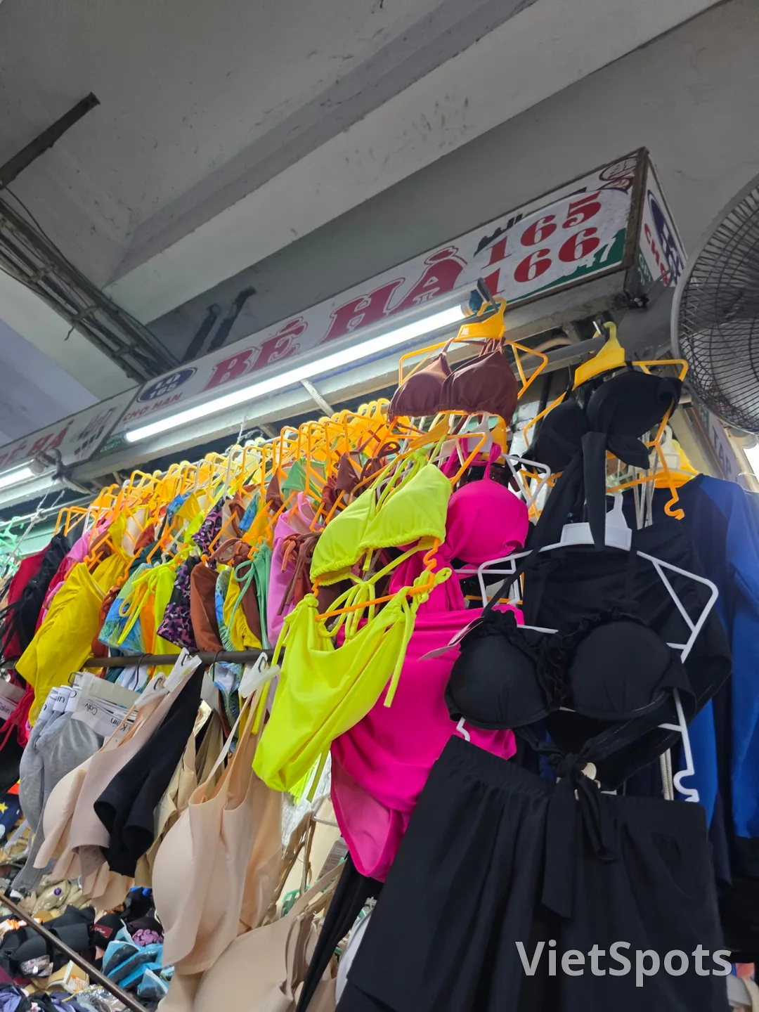 🇻🇳 ทริปดานังของแม่ลูกสามคน_อวดของชั้นในที่ตลาดฮาน ร้านเบอร์ 165