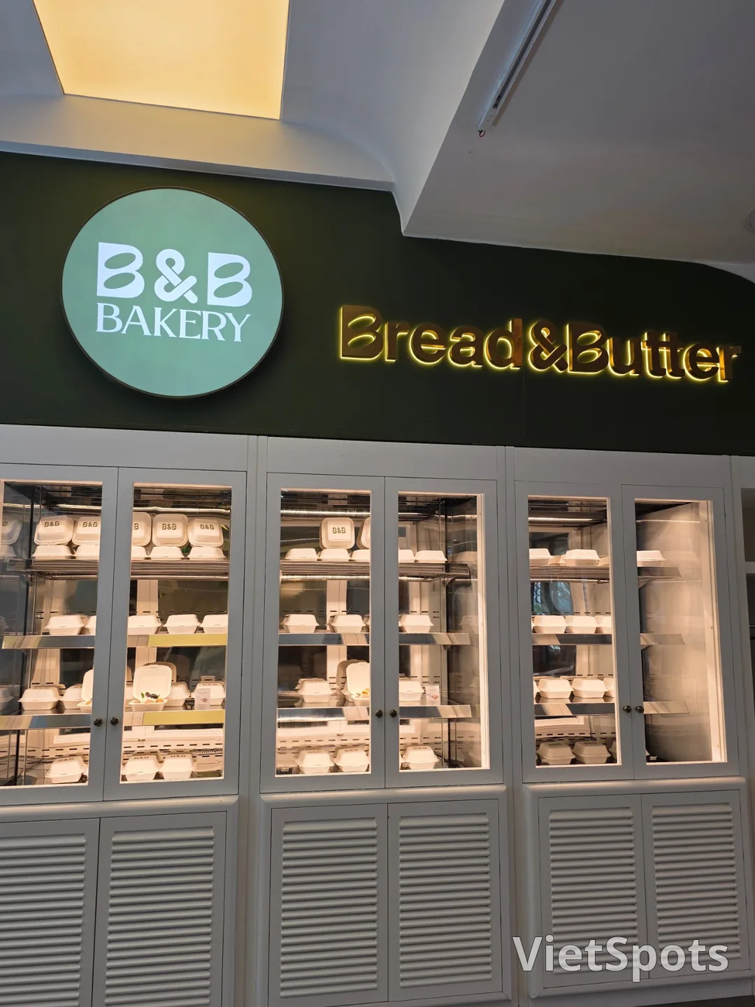 🇻🇳三口之家(妈妈和女儿们)岘港之旅_ Bread & Butter面包店!在这里买了生日蛋糕~(GLN支付)