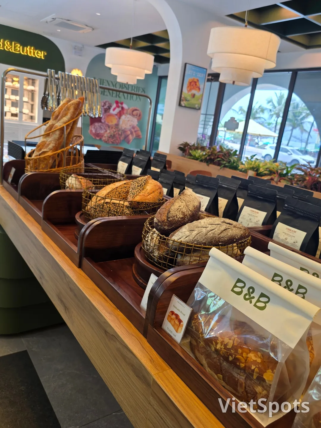 🇻🇳三口之家(妈妈和女儿们)岘港之旅_ Bread & Butter面包店!在这里买了生日蛋糕~(GLN支付)