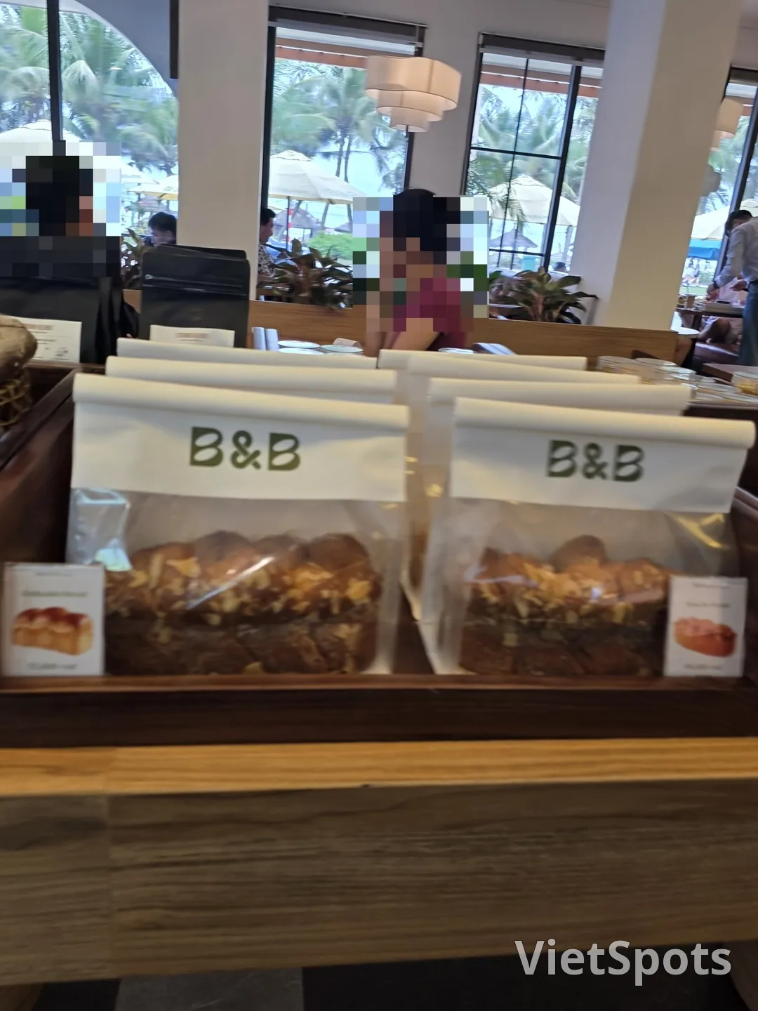 🇻🇳三口之家(妈妈和女儿们)岘港之旅_ Bread & Butter面包店!在这里买了生日蛋糕~(GLN支付)