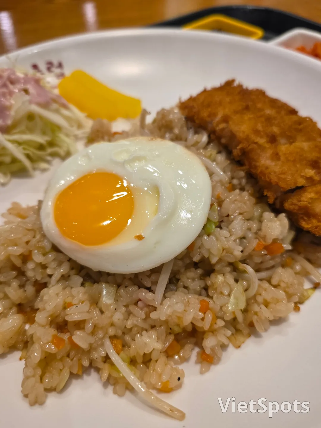 昼ご飯はチャーハンとトンカツ