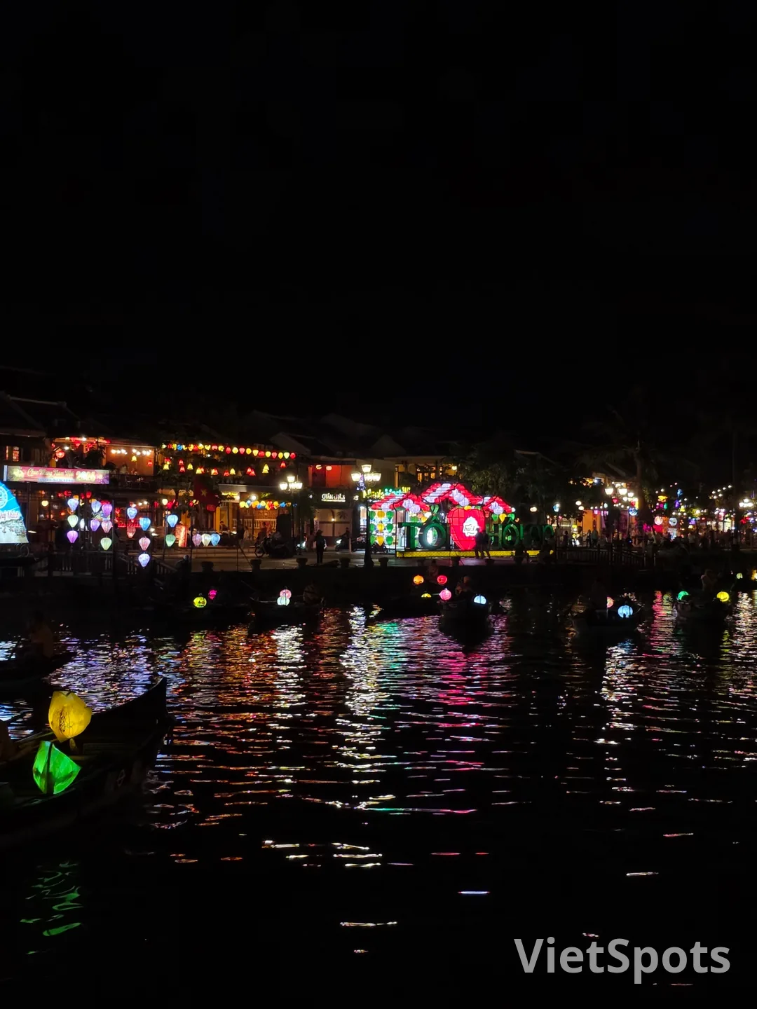 🇻🇳 Chuyến du lịch Đà Nẵng của ba mẹ con_ Thật lòng mà nói, cảnh đêm Hội An chẳng phải là chơi ăn gian sao?