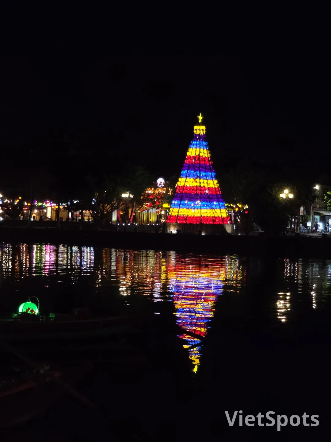 🇻🇳 Chuyến du lịch Đà Nẵng của ba mẹ con_ Thật lòng mà nói, cảnh đêm Hội An chẳng phải là chơi ăn gian sao?