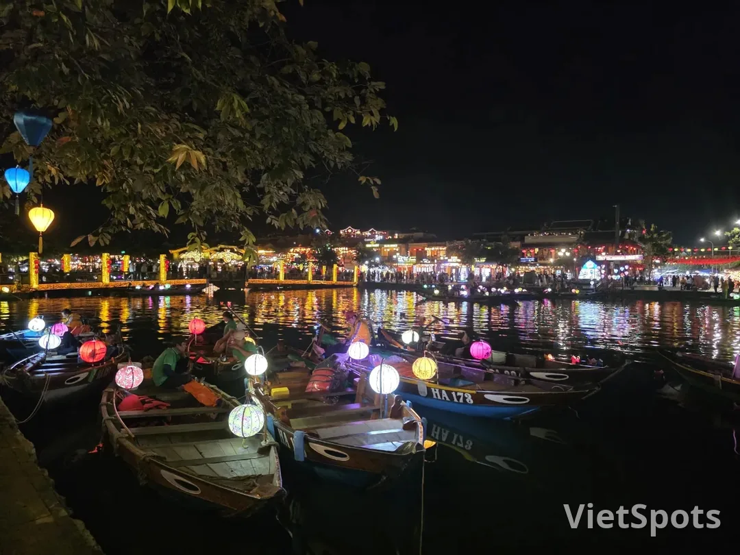 🇻🇳 Chuyến du lịch Đà Nẵng của ba mẹ con_ Thật lòng mà nói, cảnh đêm Hội An chẳng phải là chơi ăn gian sao?