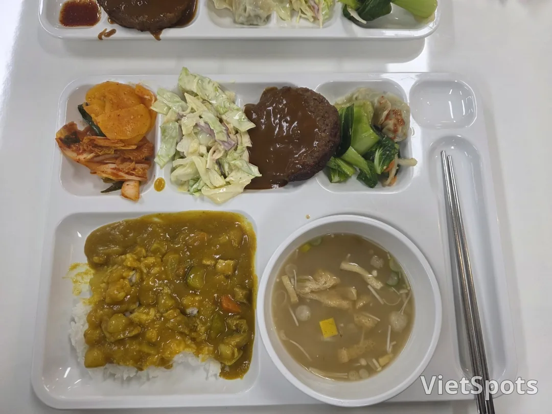 바빠서 늦게 올리는 오늘의 점심: 오늘도 식판입니다.