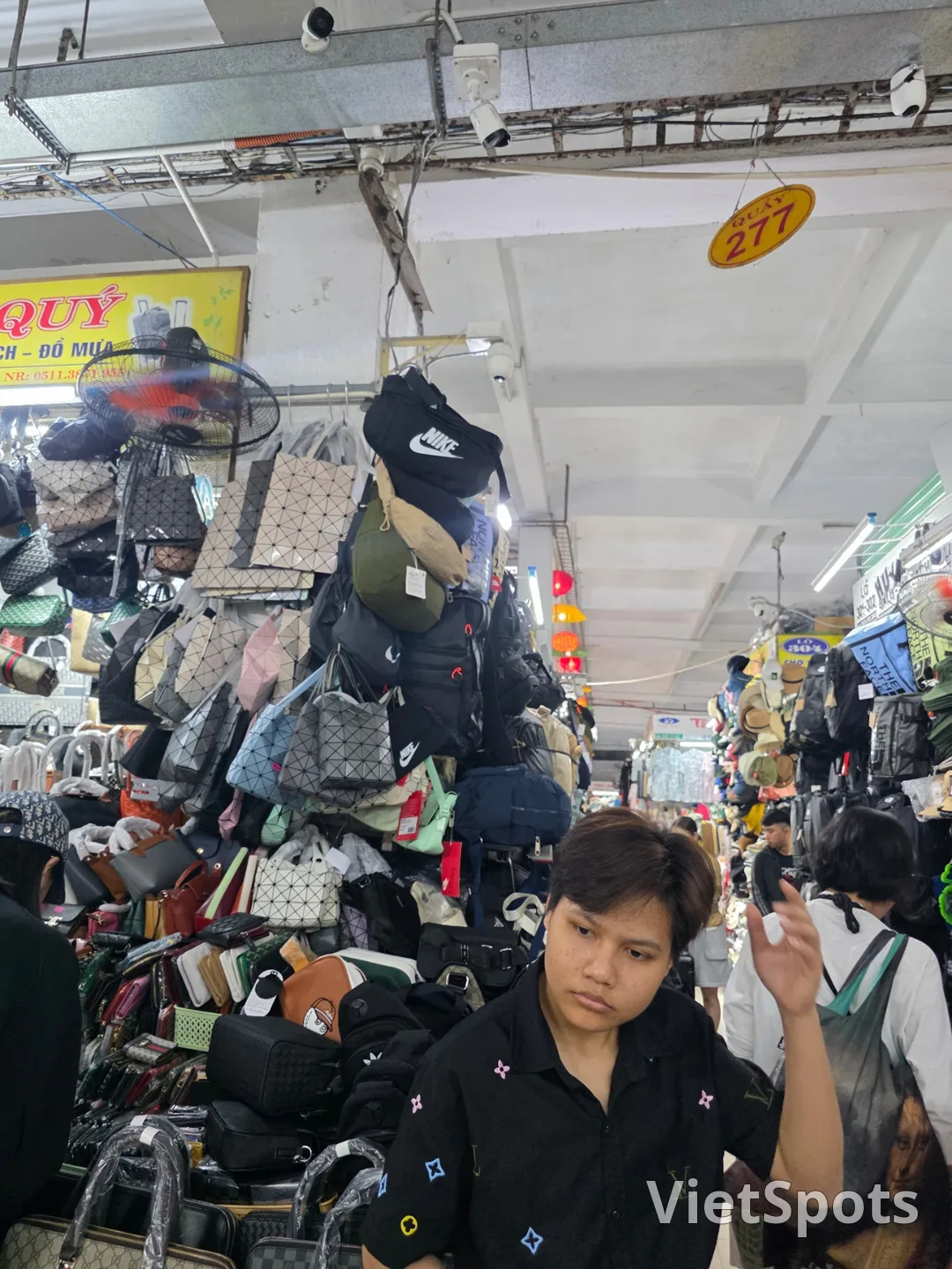 🇻🇳Chuyến du lịch Đà Nẵng của ba mẹ con_ Muốn mua vali ở chợ Hàn thì đến quầy số 277!