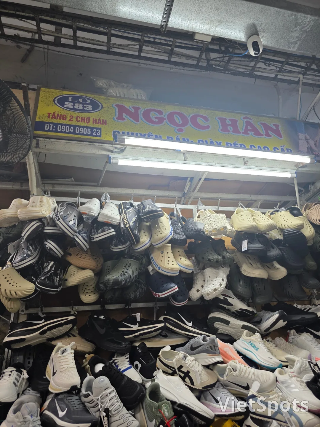 🇻🇳 Chuyến du lịch Đà Nẵng của ba mẹ con_ Mua sắm giày thể thao ở chợ Hàn! Giá cả phải chăng và họ thân thiện nên tôi đã mua tất cả ở đây