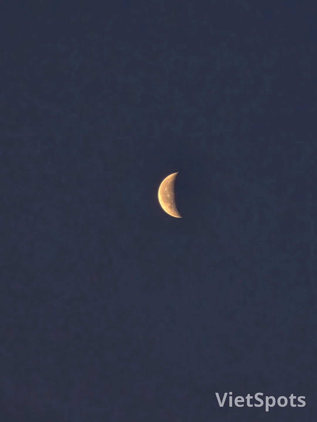 Dawn moon๐