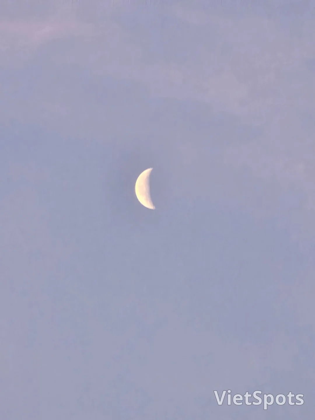 Dawn moon๐