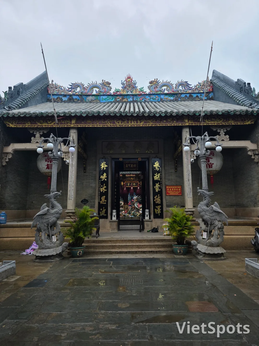 🇻🇳母女三人岘港之旅_ 会安广东会馆(Hội Quán Quảng Đông)开放前入场
