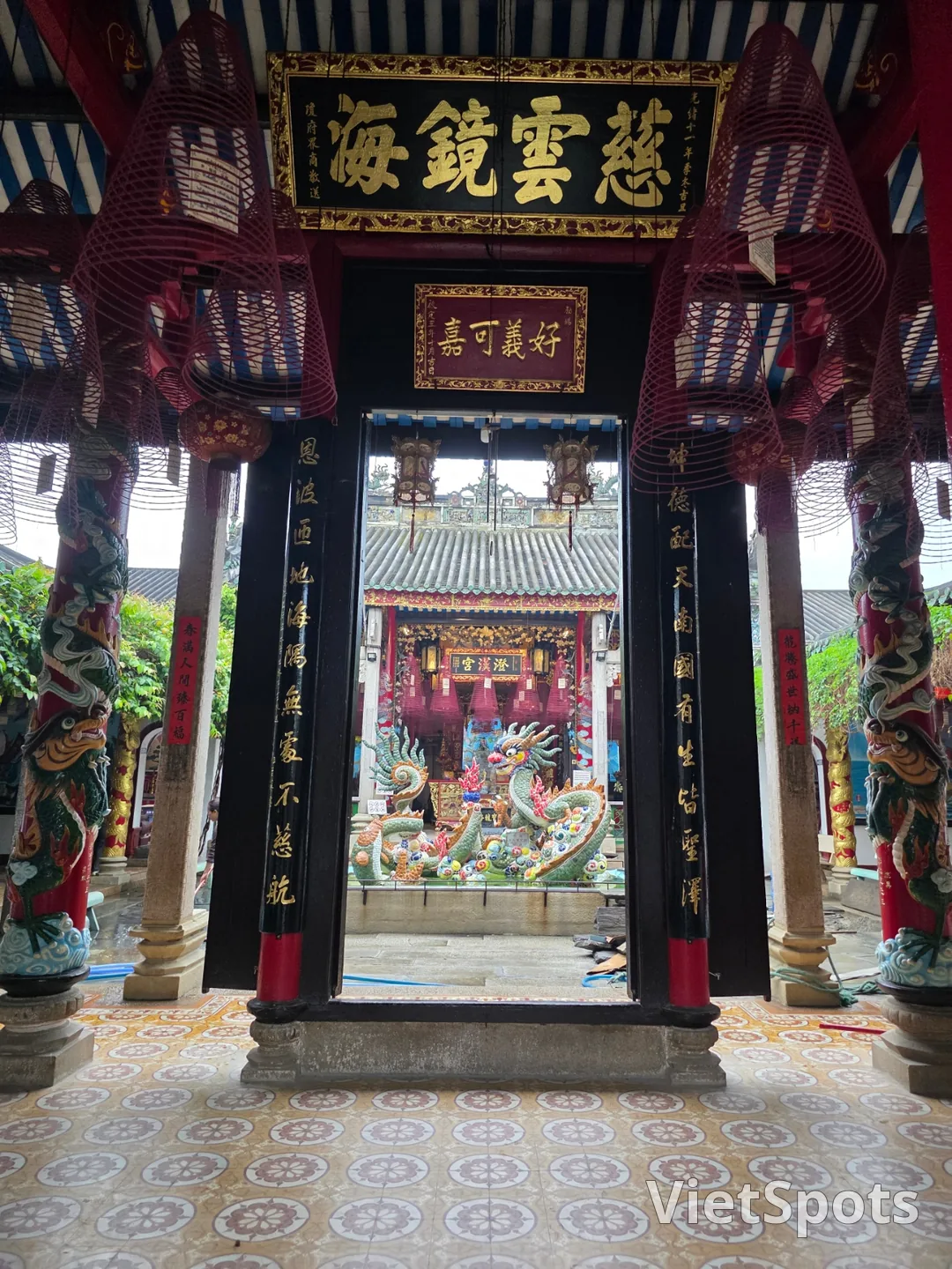 🇻🇳母女三人岘港之旅_ 会安广东会馆(Hội Quán Quảng Đông)开放前入场