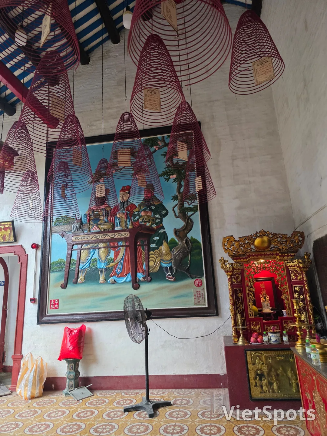 🇻🇳母女三人岘港之旅_ 会安广东会馆(Hội Quán Quảng Đông)开放前入场