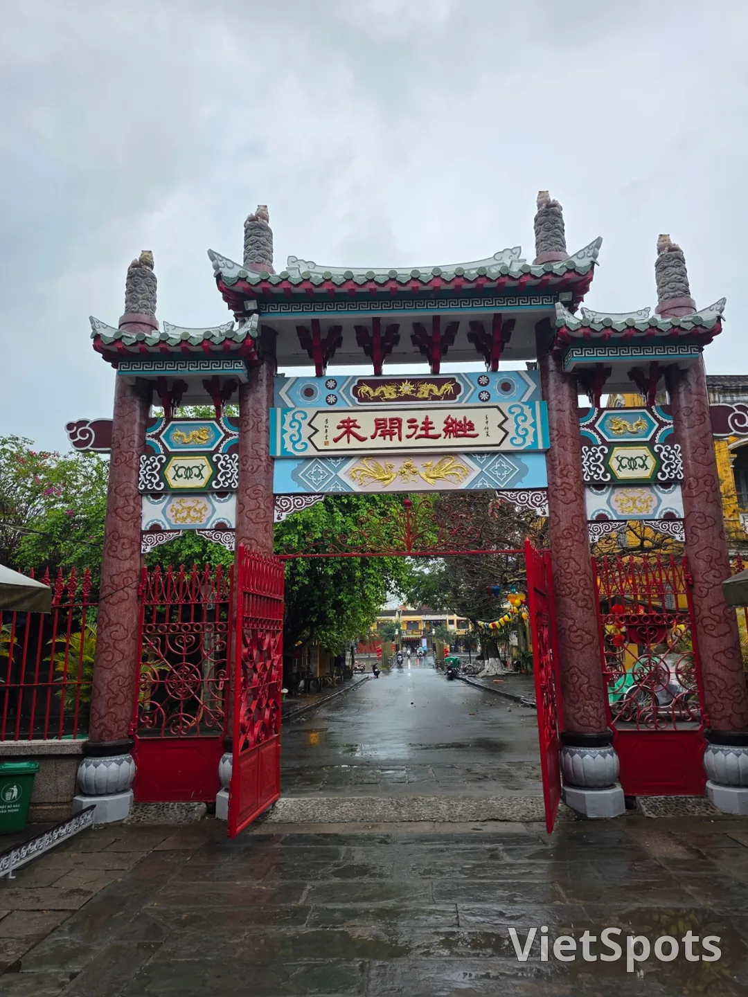 🇻🇳母女三人岘港之旅_ 会安广东会馆(Hội Quán Quảng Đông)开放前入场