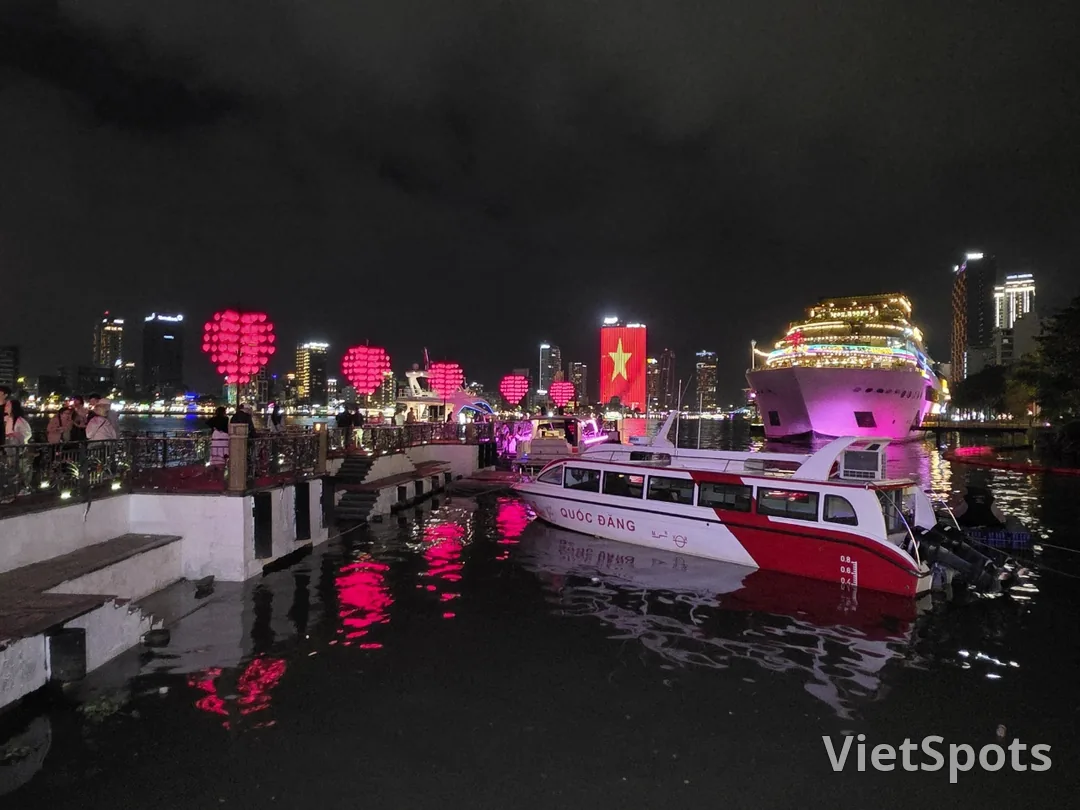 🇻🇳三母女岘港之旅_ 爱情桥(Cầu Tình Yêu - Love Pier)