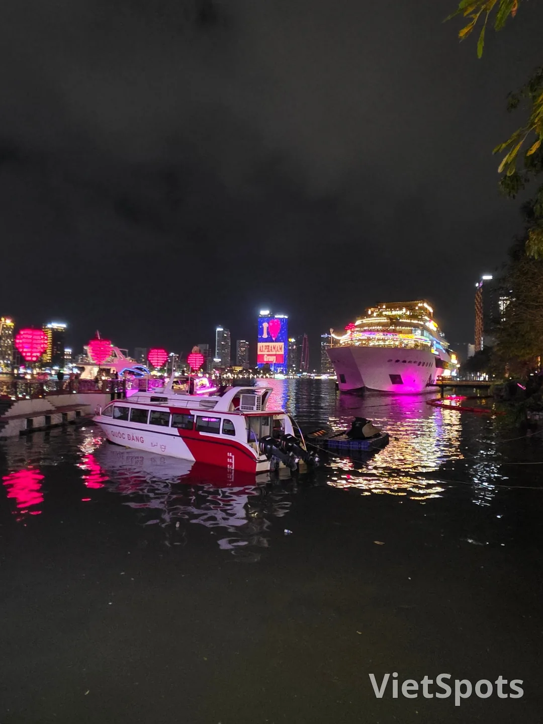 🇻🇳三母女岘港之旅_ 爱情桥(Cầu Tình Yêu - Love Pier)