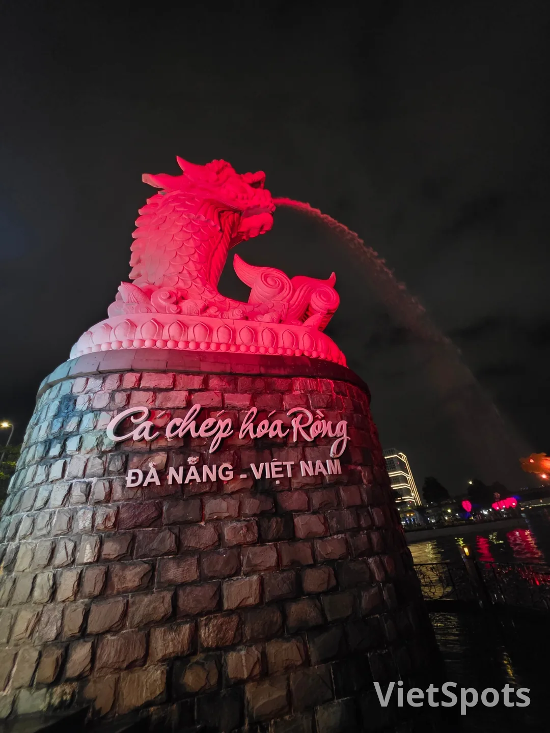 🇻🇳 Chuyến du lịch Đà Nẵng của mẹ và hai con gái_ Biểu tượng của Đà Nẵng! Tượng cá chép