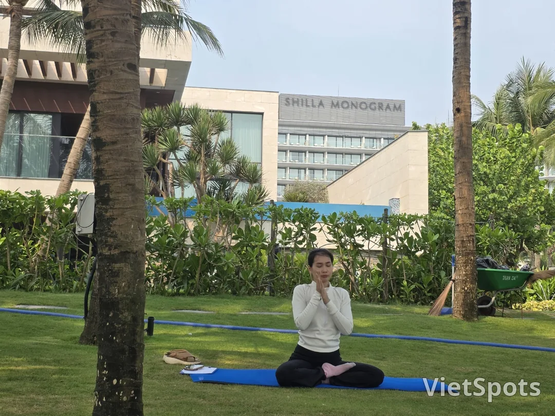 🇻🇳[Shilla Monogram Đà Nẵng] Hoạt động_ Từ bãi biển đến lớp học yoga!!👍