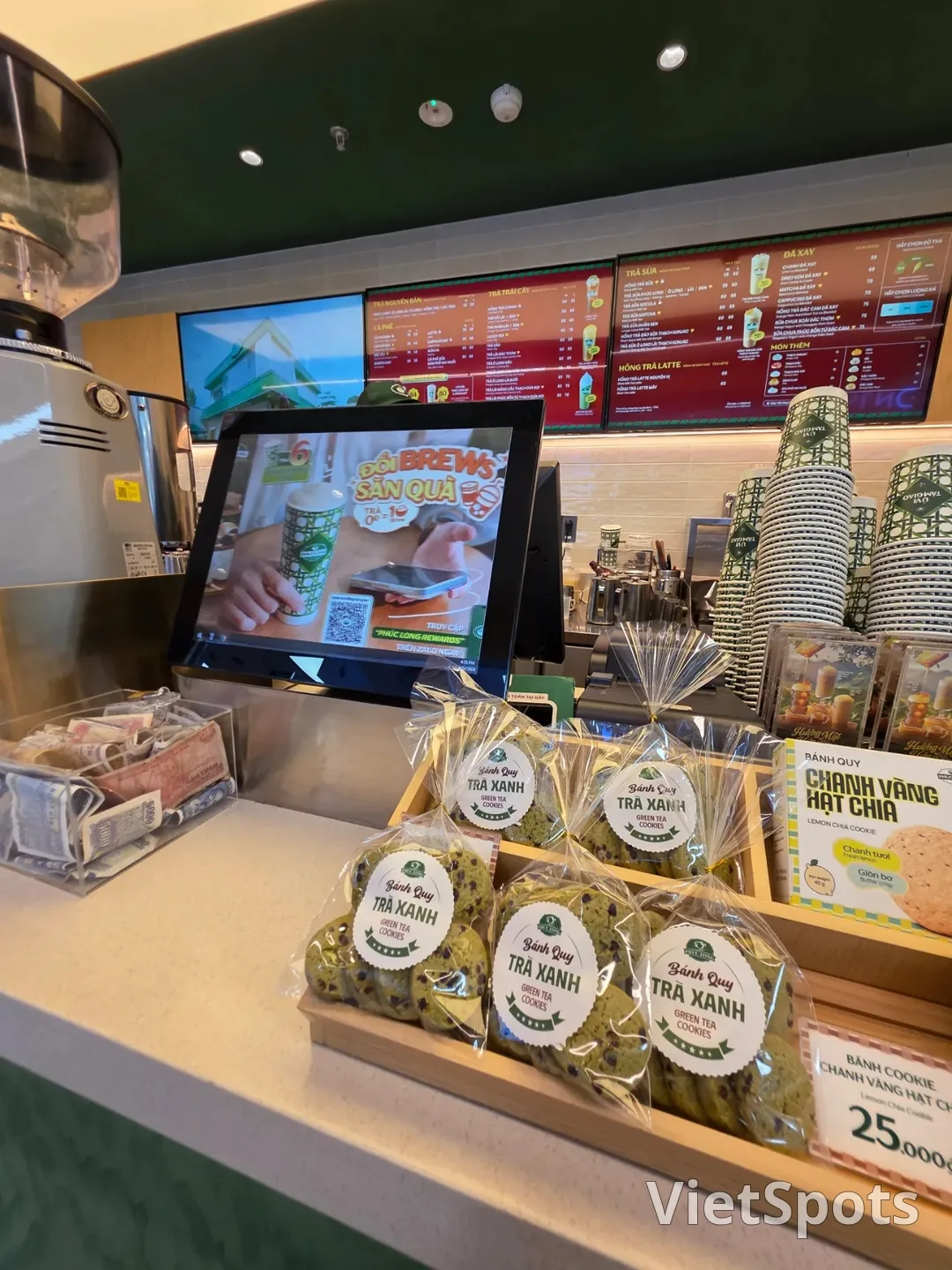 🇻🇳[Da Nang Fam Tour Behind Story] A Cup of Coffee After Shopping at Lotte Mart (w. Phuc Long)