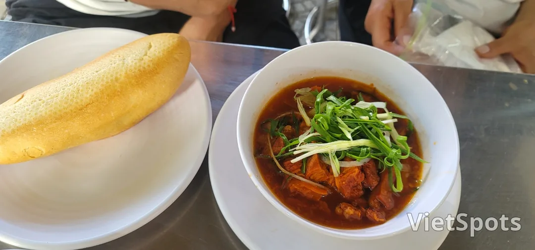 ✈️Review) Cứ nhớ mãi nên lại đi tiếp - quán bánh mì sốt bằm nổi tiếng Porong Hoi