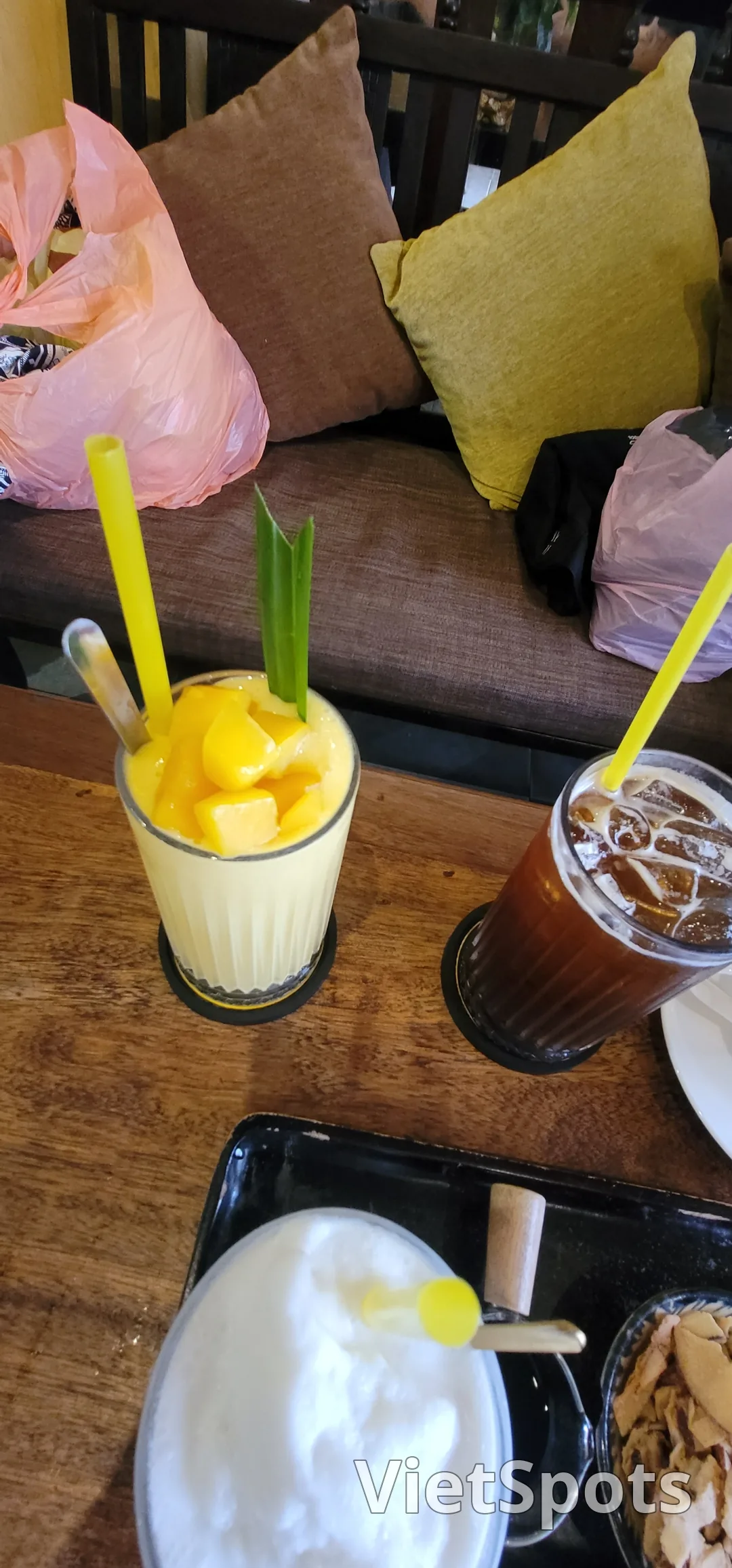 ✈️Review) Ut Tich Cafe – chi nhánh ven sông
