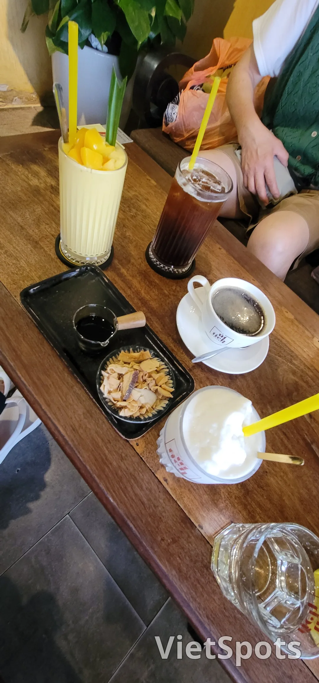 ✈️Review) Ut Tich Cafe – chi nhánh ven sông