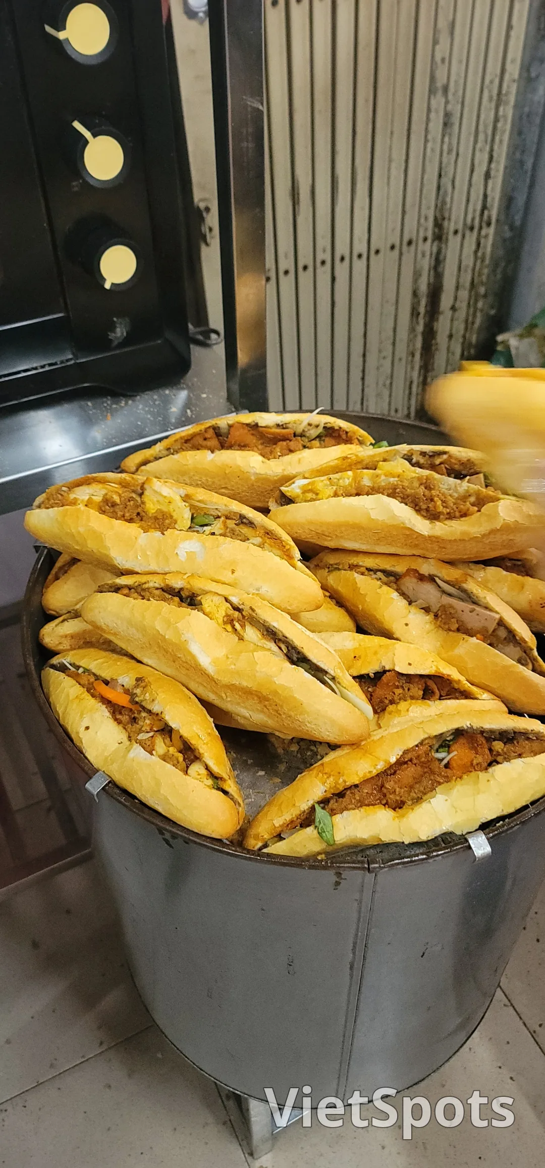 ✈️Review) Hoi An Banh Mi Restaurant - Madam Khanh The Banh Mi Queen