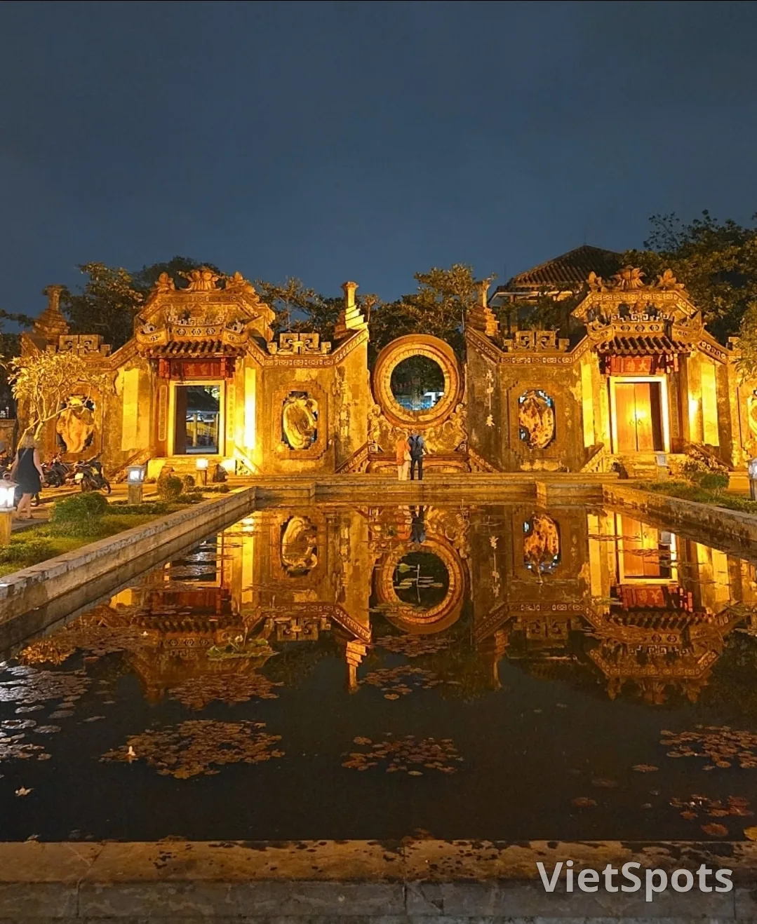 ✈️รีวิว) วัดบ่าหมู่ ฮอยอัน - สถานที่ที่กลางวันและกลางคืนแตกต่างกัน
