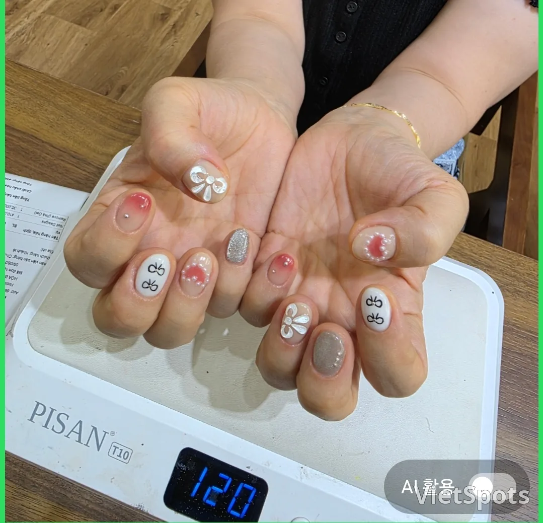 Còn về việc chọn nail thì~