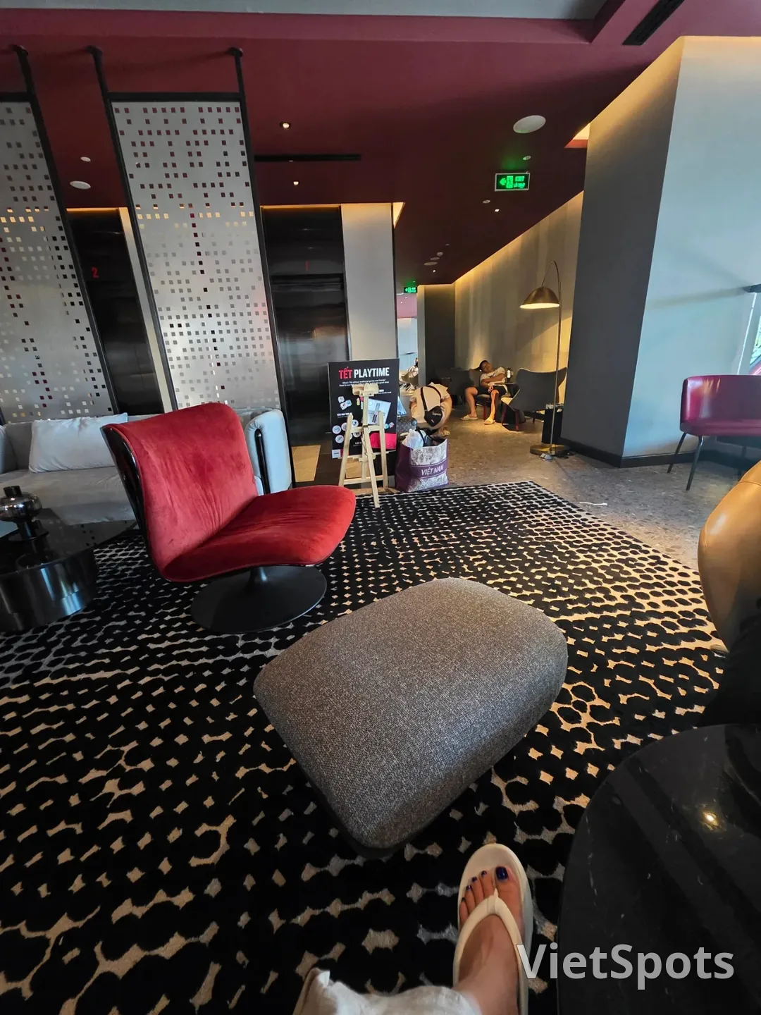点评)▶️✍️丽笙红酒店-咖啡休息厅、屋顶酒吧Blackout Bar