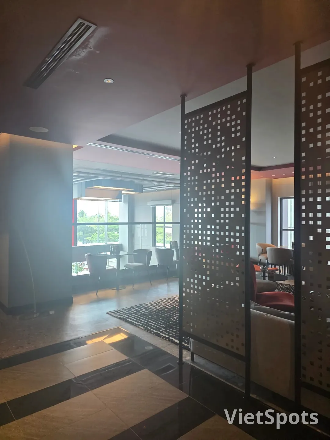 点评)▶️✍️丽笙红酒店-咖啡休息厅、屋顶酒吧Blackout Bar