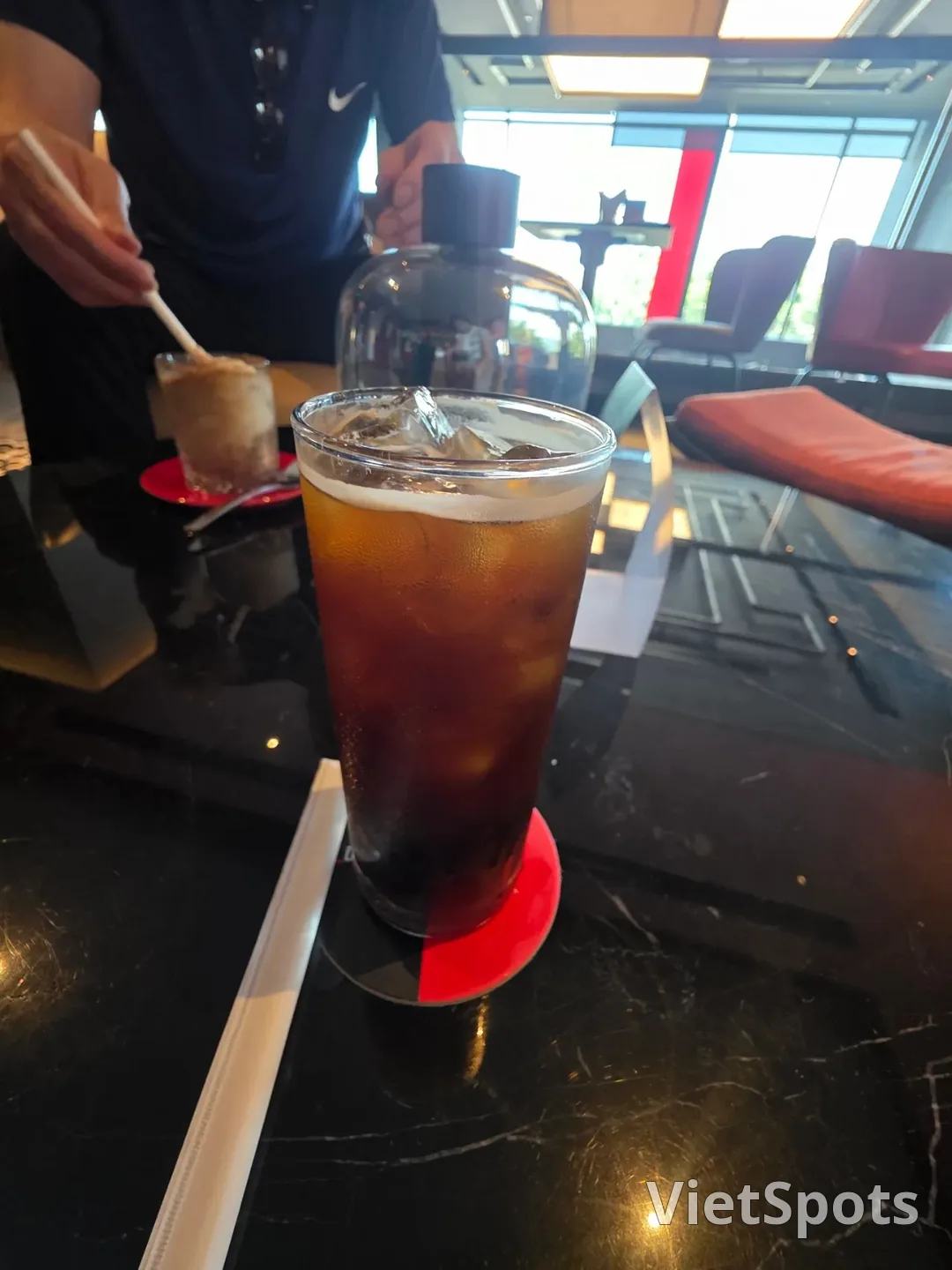 点评)▶️✍️丽笙红酒店-咖啡休息厅、屋顶酒吧Blackout Bar