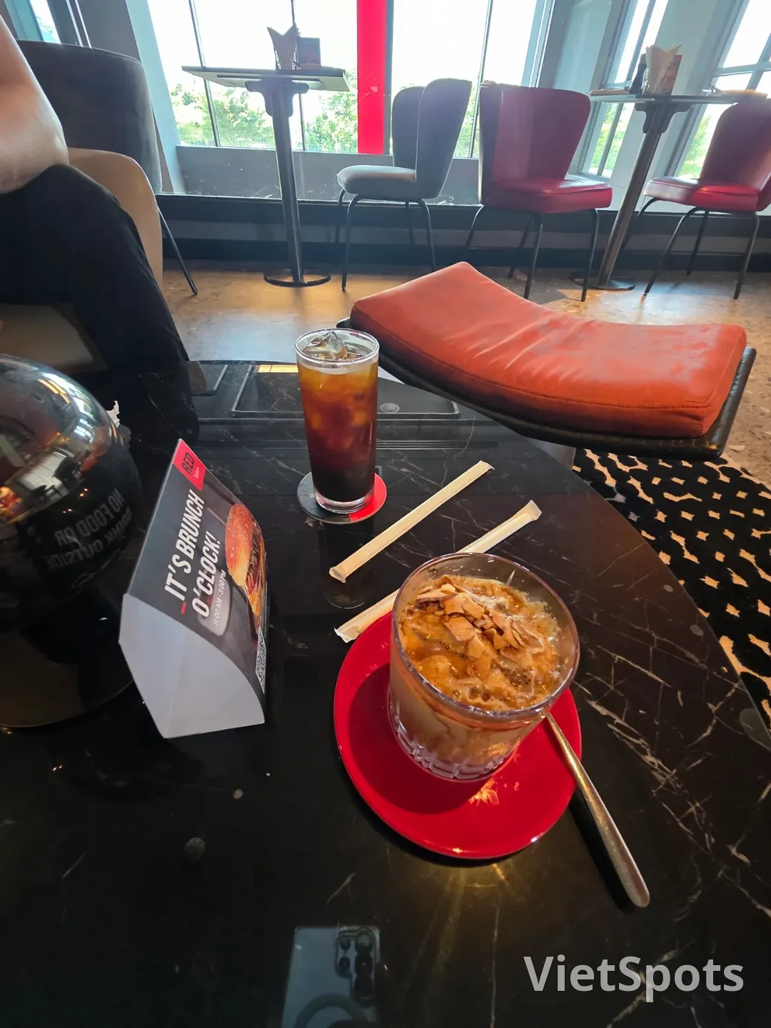点评)▶️✍️丽笙红酒店-咖啡休息厅、屋顶酒吧Blackout Bar