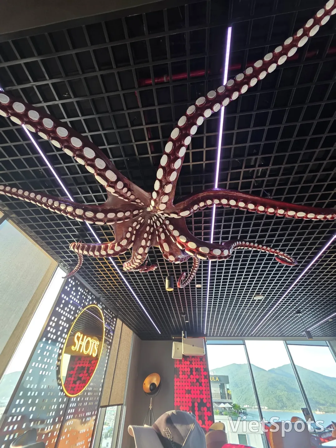 点评)▶️✍️丽笙红酒店-咖啡休息厅、屋顶酒吧Blackout Bar
