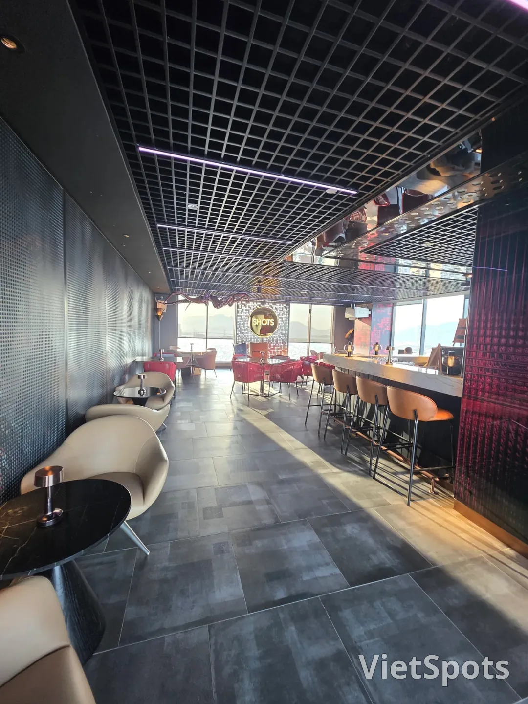 点评)▶️✍️丽笙红酒店-咖啡休息厅、屋顶酒吧Blackout Bar
