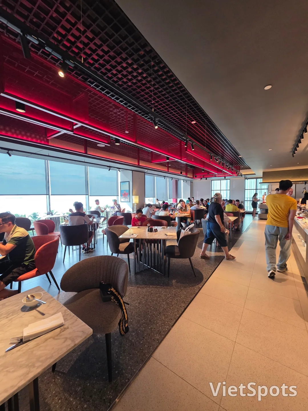 (Review)▶️✍️Radisson Red Hotel - Breakfast, Swimming Pool, Sauna, Fitness Center, etc.