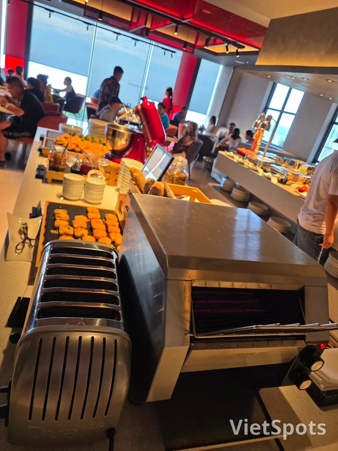 (Review)▶️✍️Radisson Red Hotel - Breakfast, Swimming Pool, Sauna, Fitness Center, etc.
